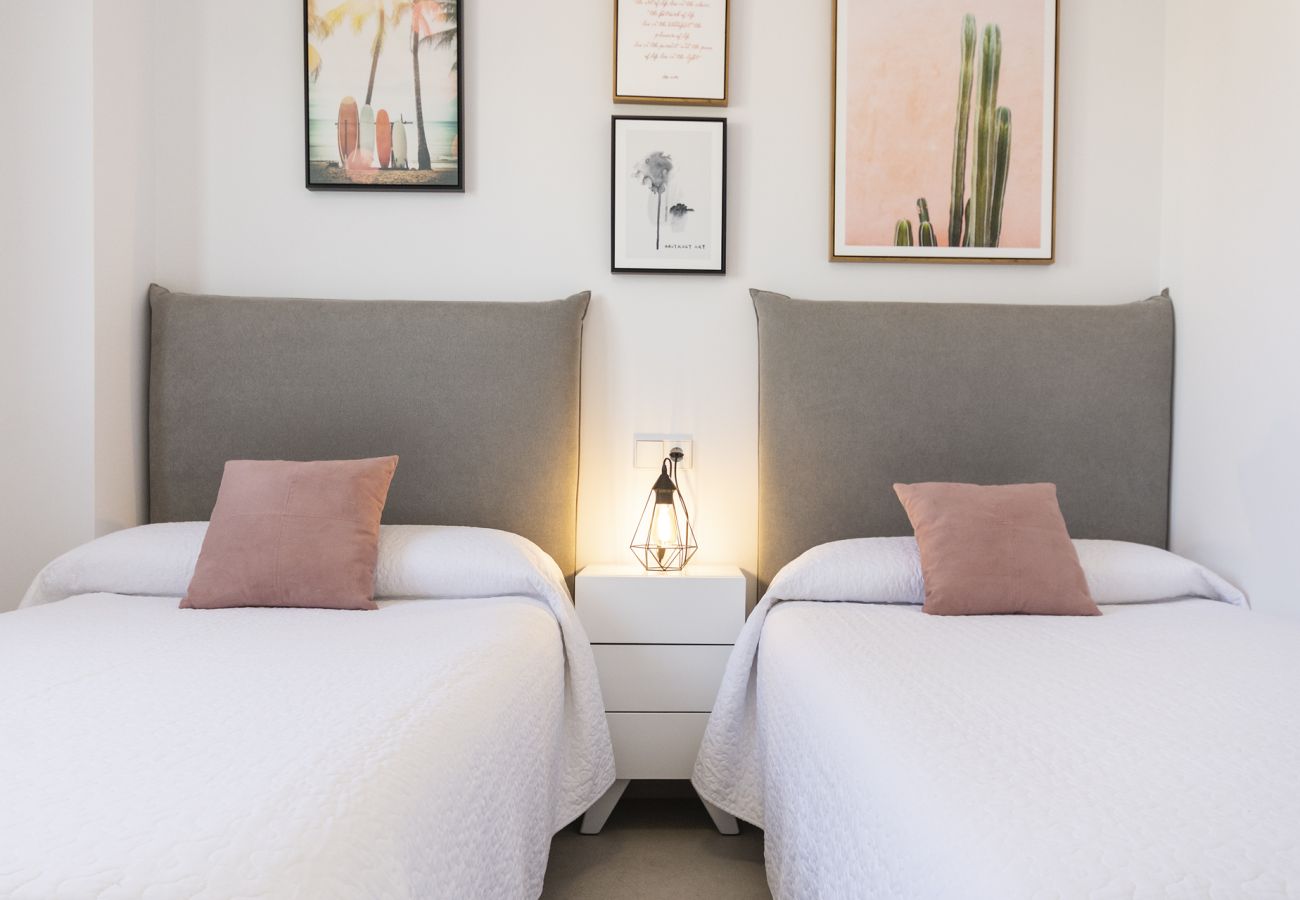 Apartamento en Playa de Gandía - Apartamento a estrenar a escasos metros del Mar-ALQUILER SOLO FAMILIAS