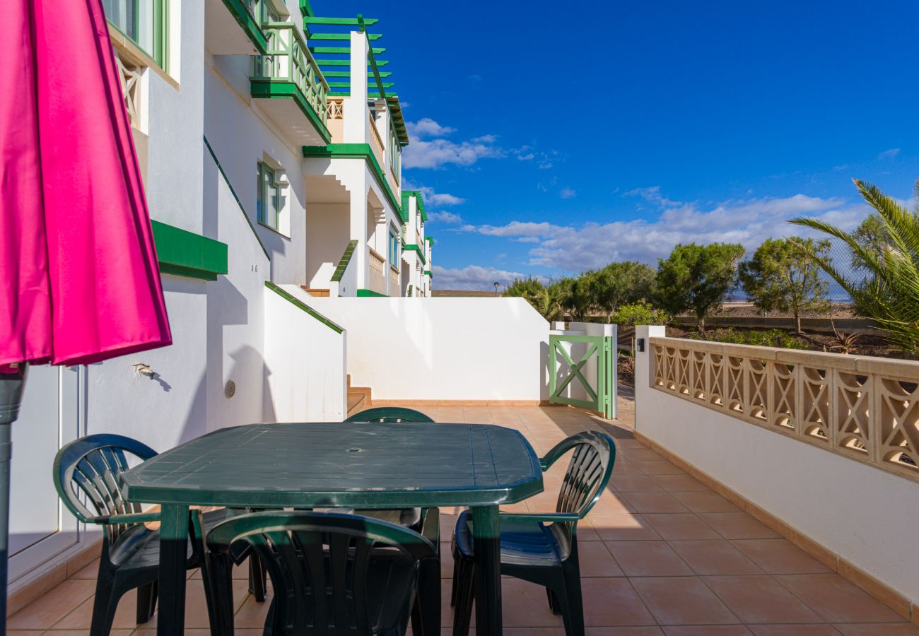 Apartamento en Antigua - Fuerteventura - HomeForGuest Amplio apartamento con terraza y piscina