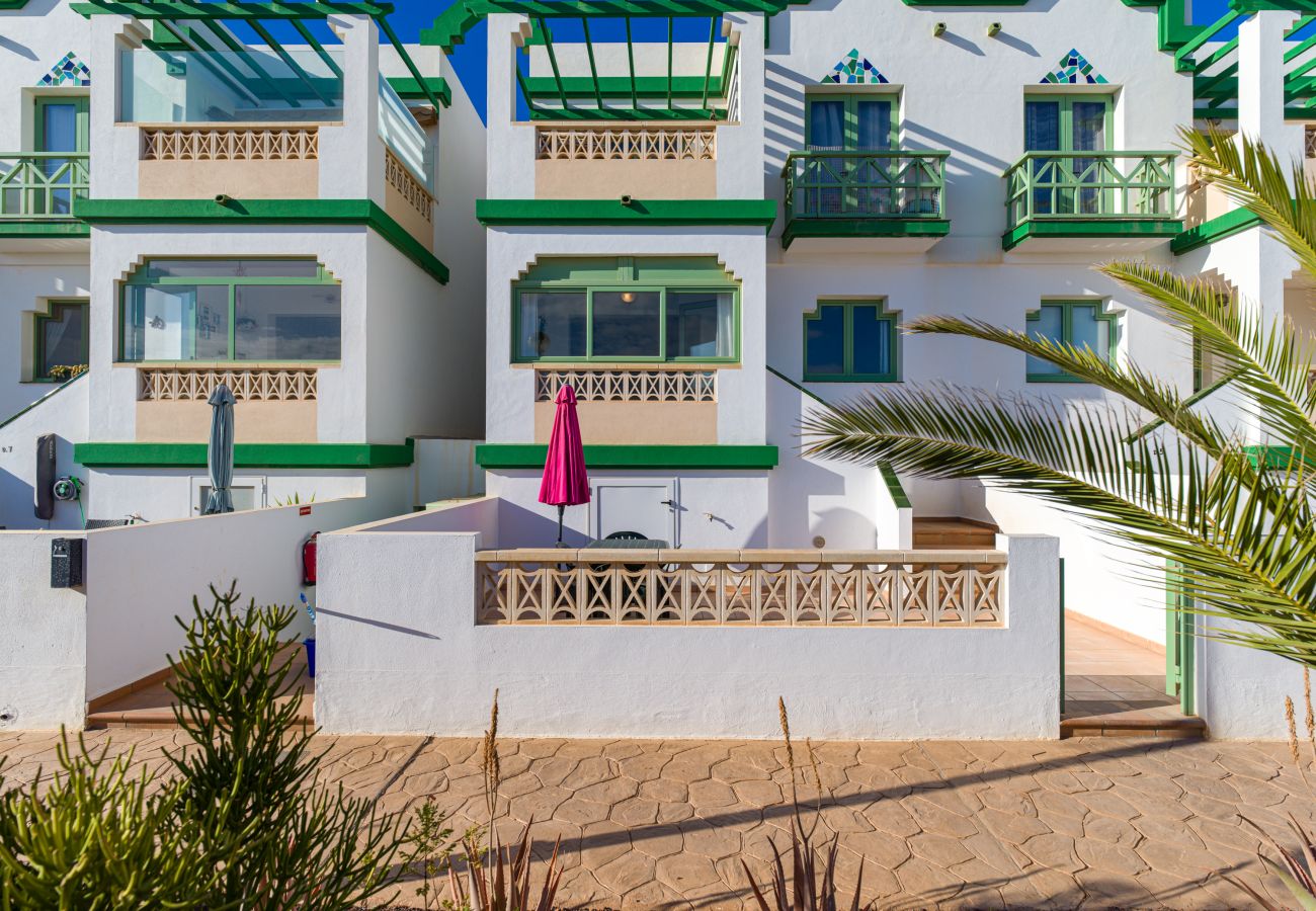 Apartamento en Antigua - Fuerteventura - HomeForGuest Amplio apartamento con terraza y piscina