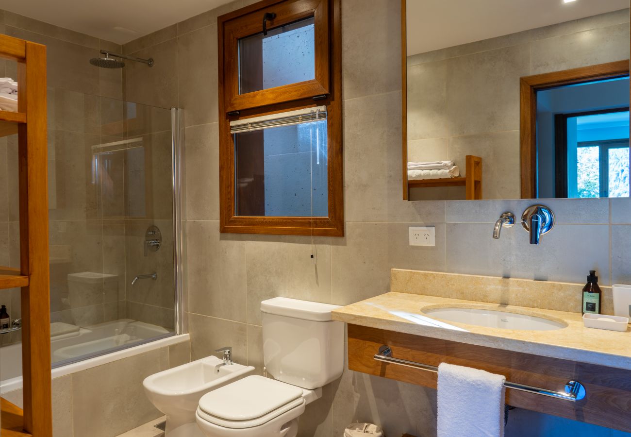 Apartamento en San Carlos de Bariloche - ARRAYAN -1 A  Departamento con estilo  y vista al lago