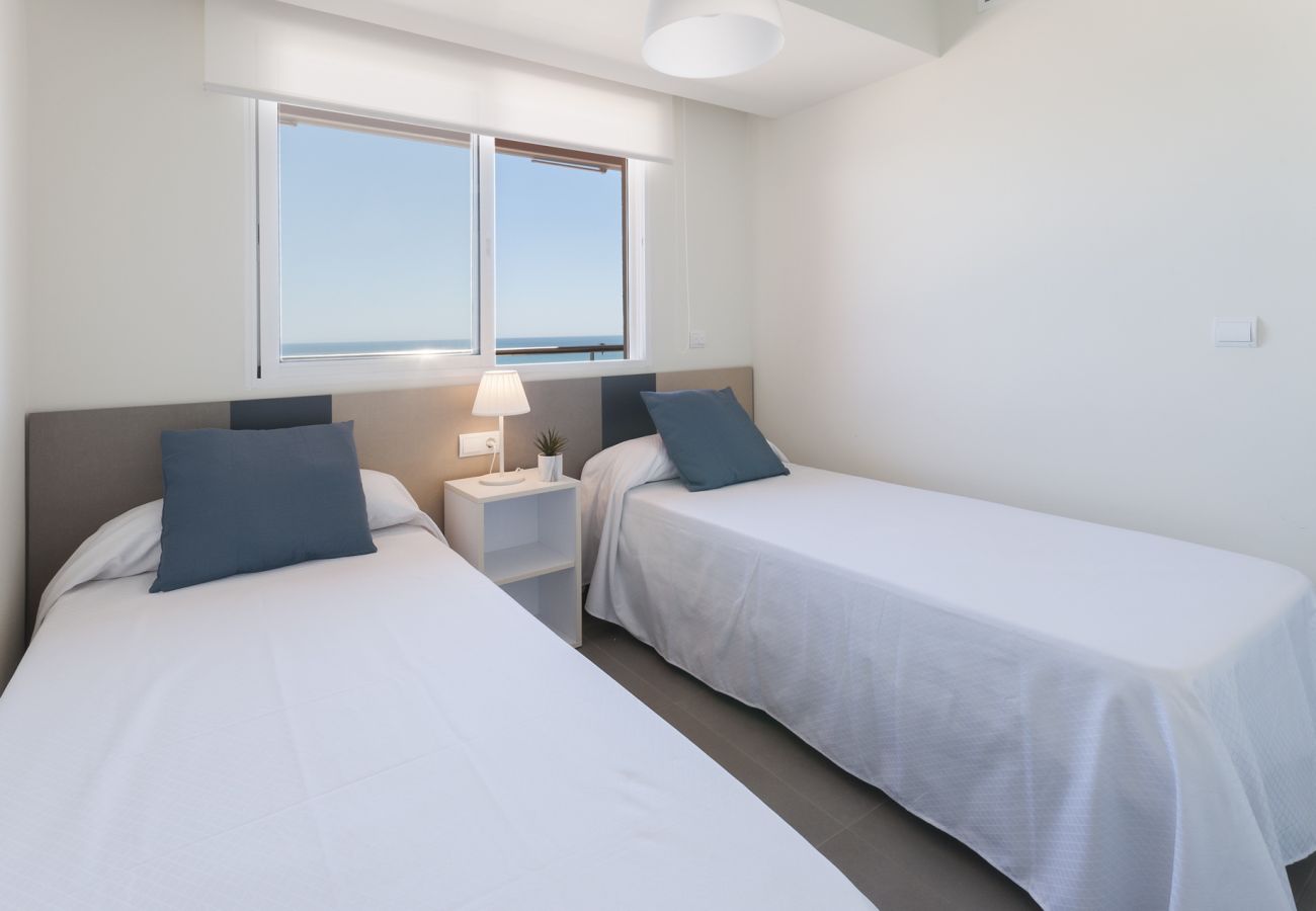 Apartamento en Playa de Gandía - Fabuloso apartamento reformado con vistas al mar. SOLO FAMILIAS