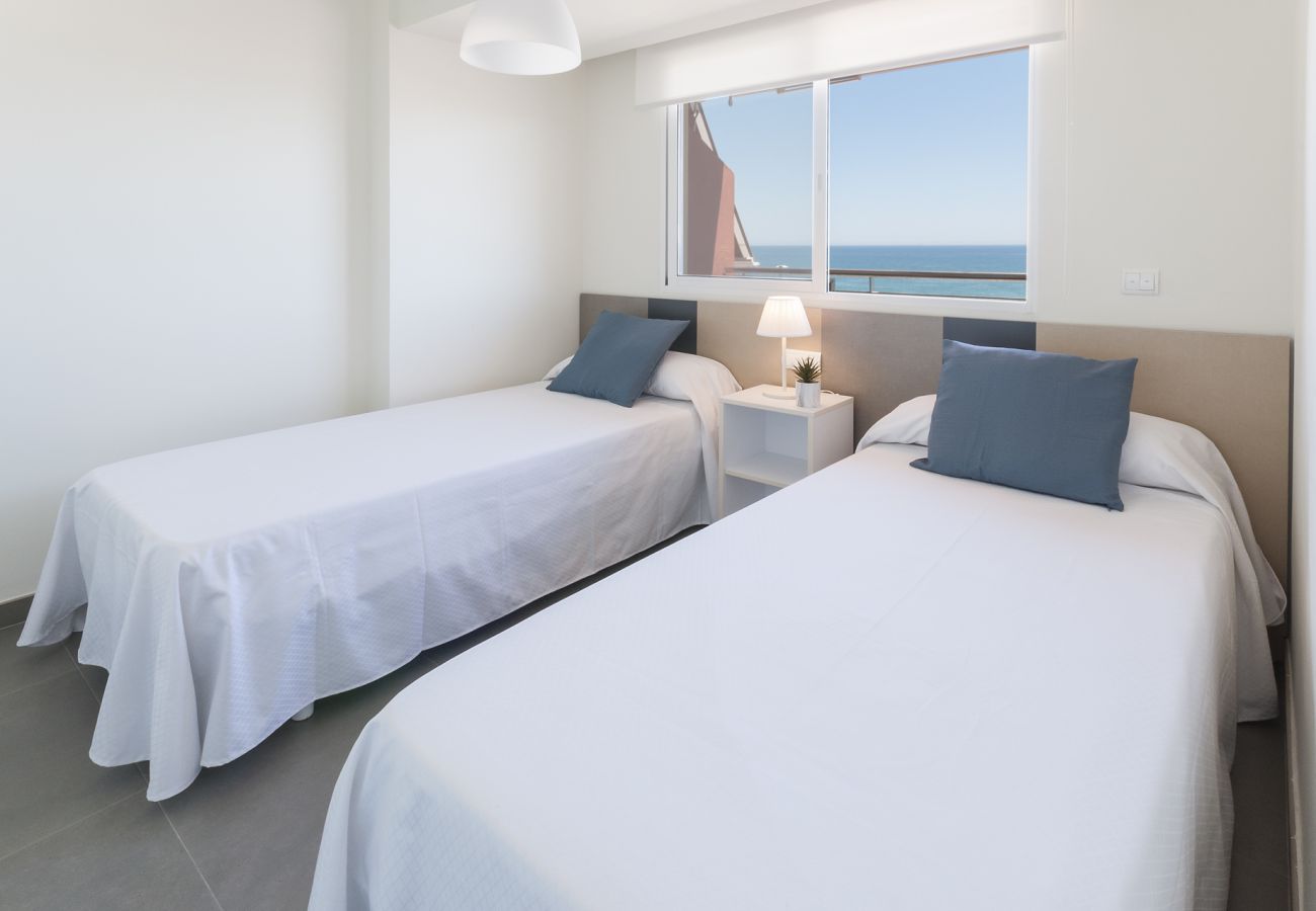 Apartamento en Playa de Gandía - Fabuloso apartamento reformado con vistas al mar. SOLO FAMILIAS