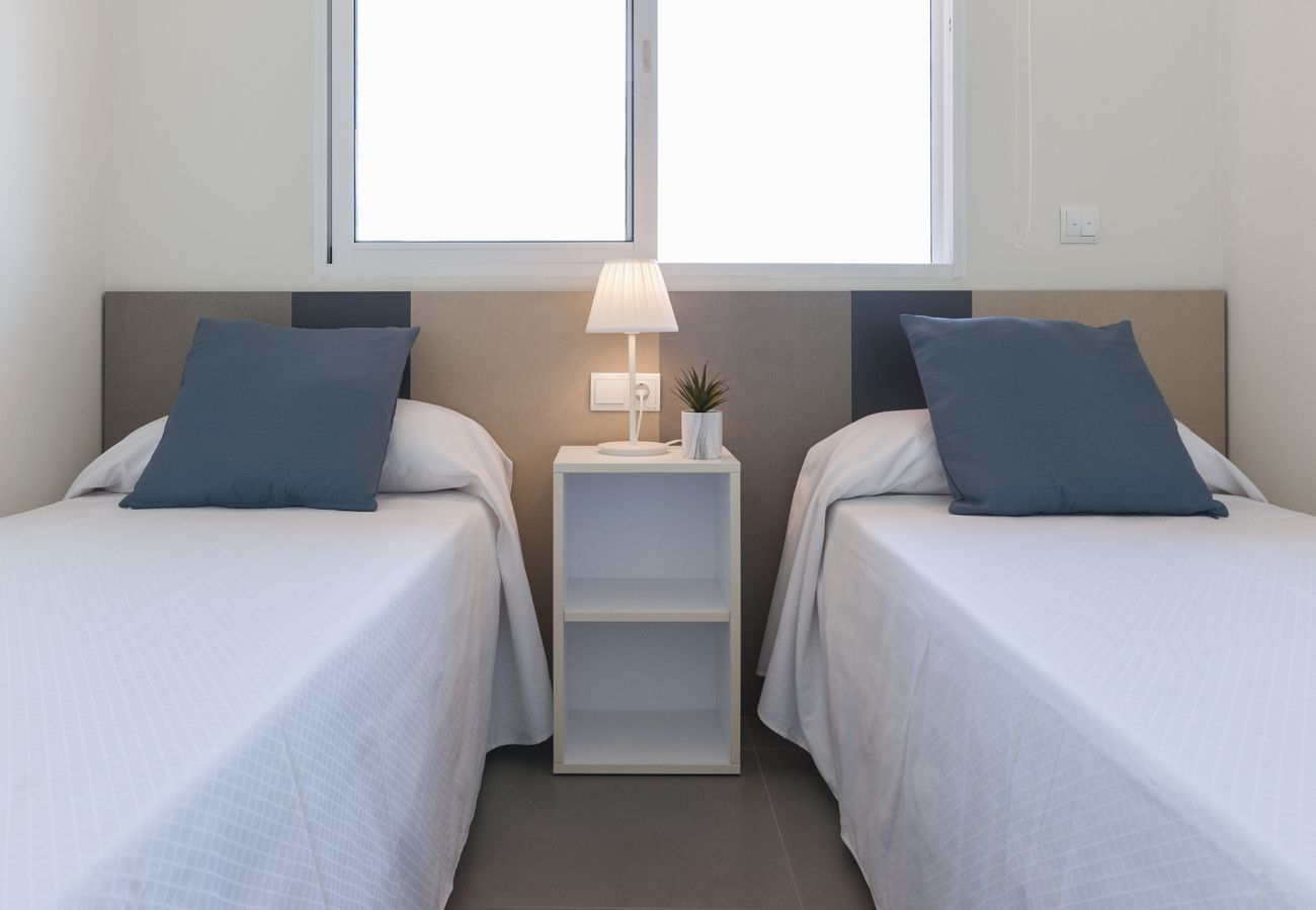 Apartamento en Playa de Gandía - Fabuloso apartamento reformado con vistas al mar. SOLO FAMILIAS