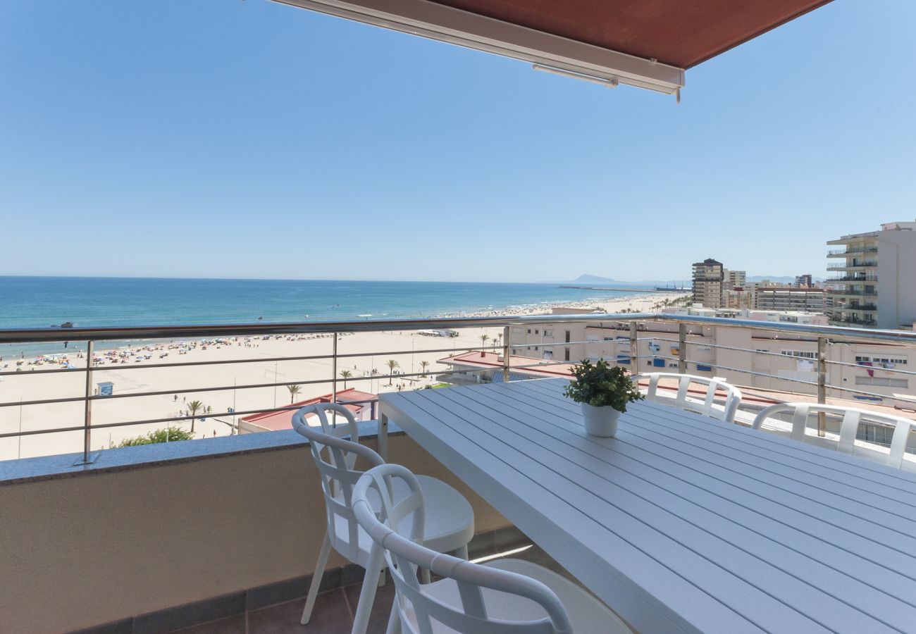 Apartamento en Playa de Gandía - Fabuloso apartamento reformado con vistas al mar. SOLO FAMILIAS