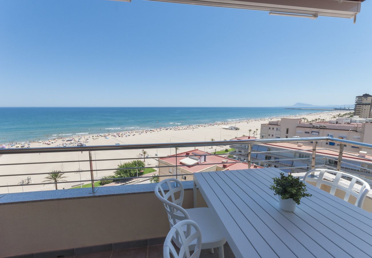 Apartamento en Playa de Gandía - Fabuloso apartamento reformado con vistas al mar. SOLO FAMILIAS