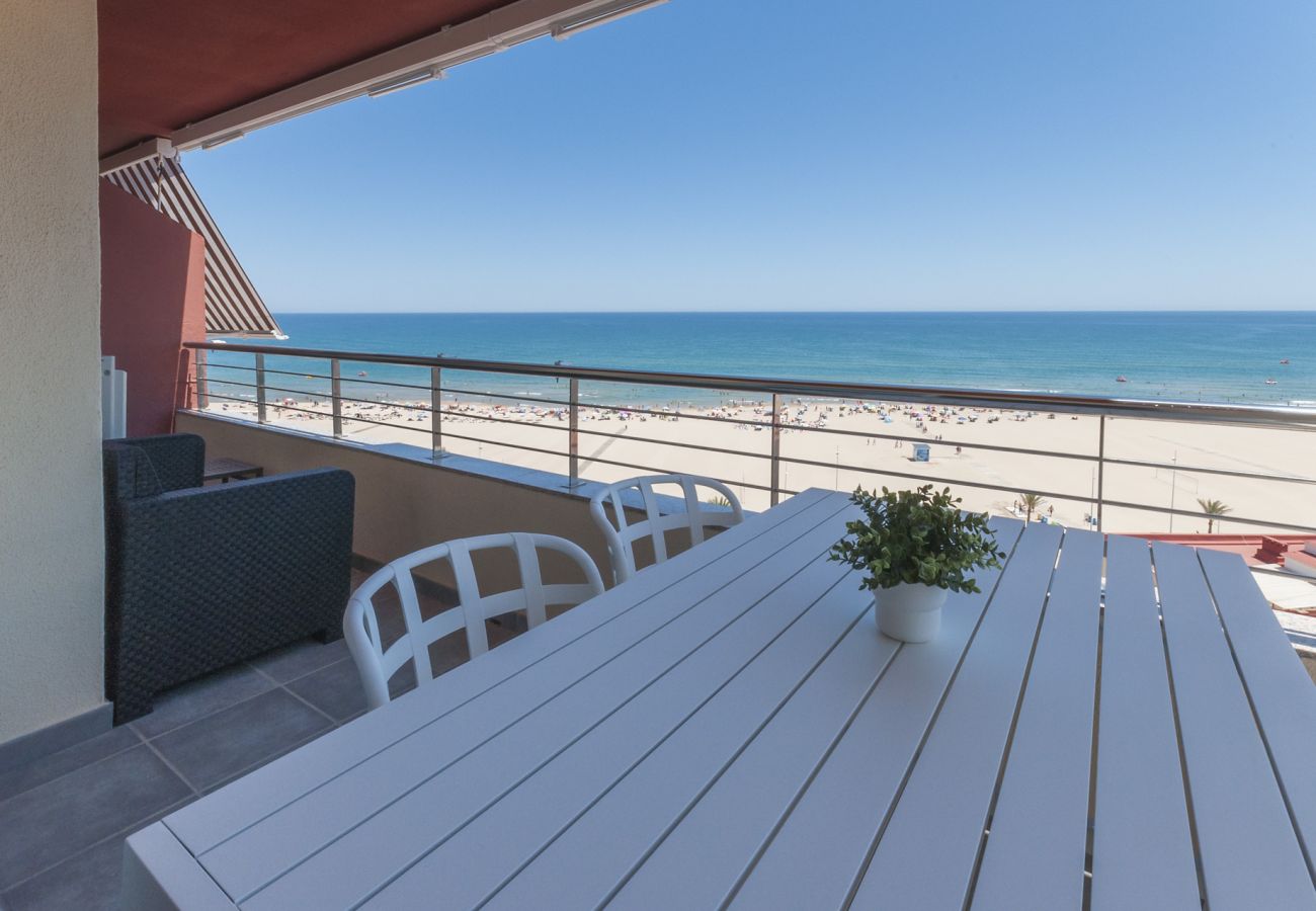 Apartamento en Playa de Gandía - Fabuloso apartamento reformado con vistas al mar. SOLO FAMILIAS