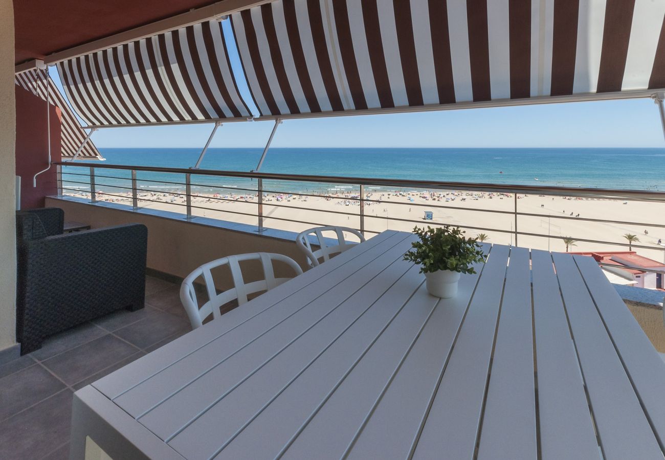 Apartamento en Playa de Gandía - Fabuloso apartamento reformado con vistas al mar. SOLO FAMILIAS