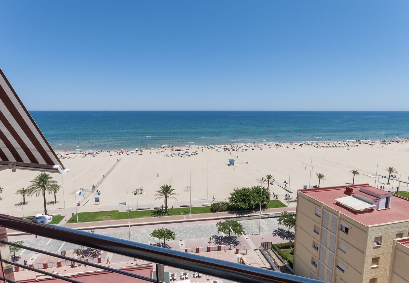 Apartamento en Playa de Gandía - Fabuloso apartamento reformado con vistas al mar. SOLO FAMILIAS