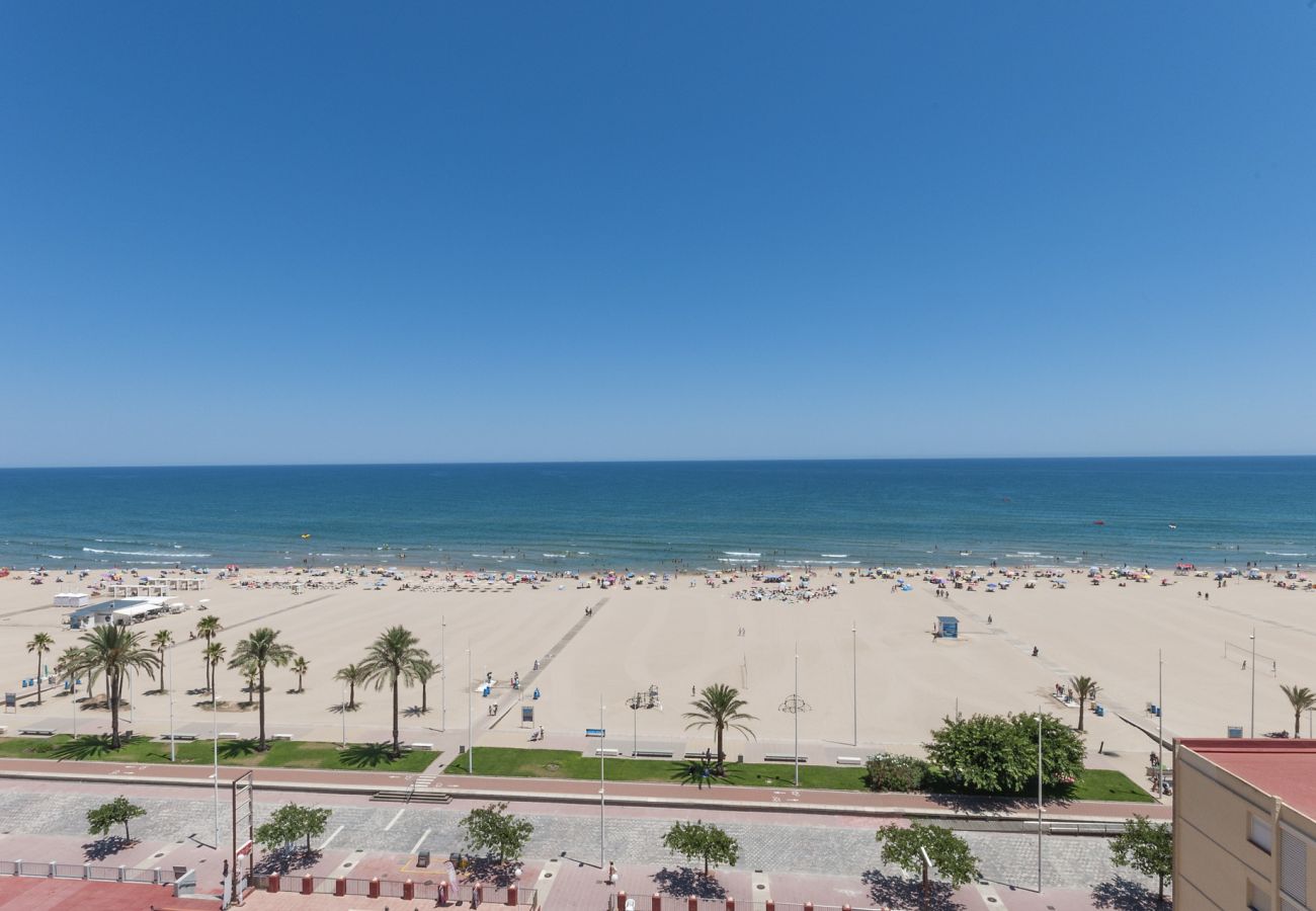 Apartamento en Playa de Gandía - Fabuloso apartamento reformado con vistas al mar. SOLO FAMILIAS
