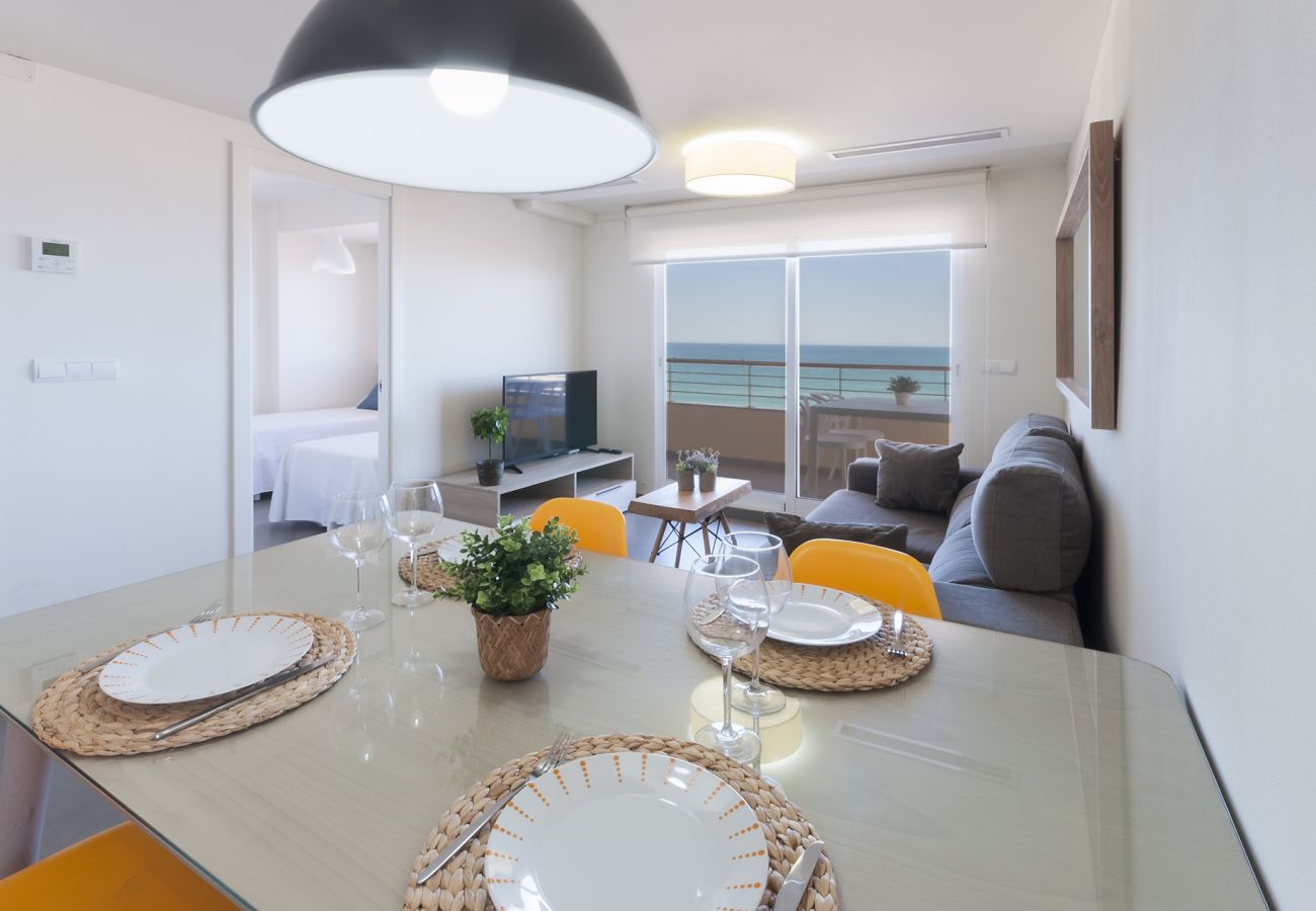 Apartamento en Playa de Gandía - Fabuloso apartamento reformado con vistas al mar. SOLO FAMILIAS