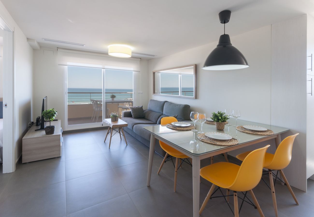 Apartamento en Playa de Gandía - Fabuloso apartamento reformado con vistas al mar. SOLO FAMILIAS