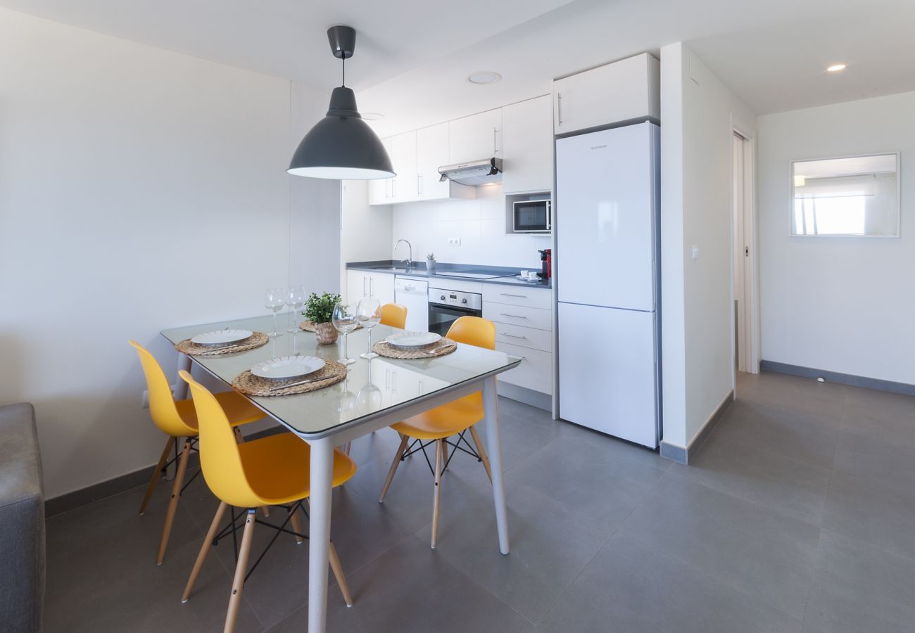 Apartamento en Playa de Gandía - Fabuloso apartamento reformado con vistas al mar. SOLO FAMILIAS