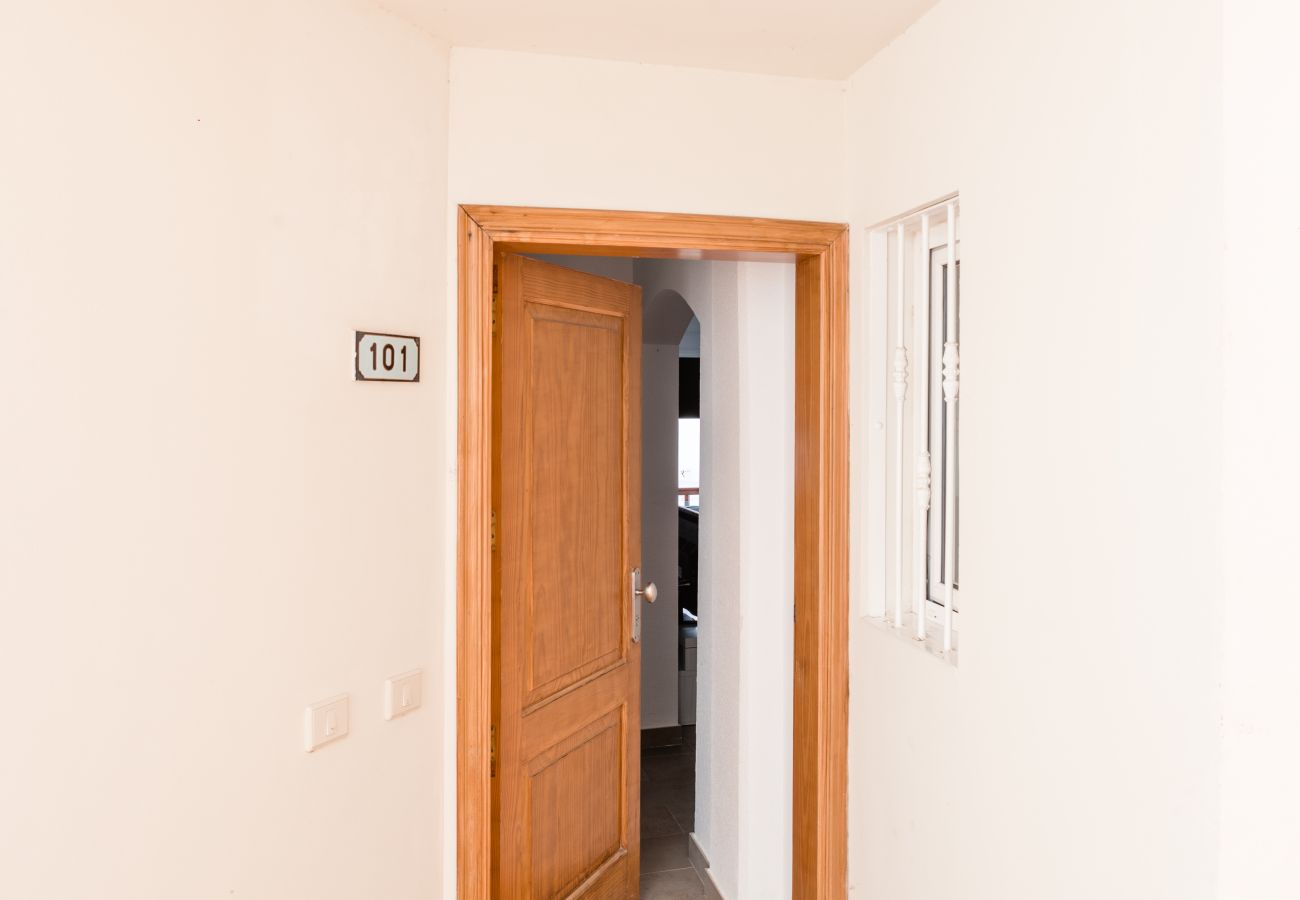 Apartamento en Adeje - HomeForGuest APARTAMENTO CON PISCIN A A 50M DEL MAR EN LA CALETA 