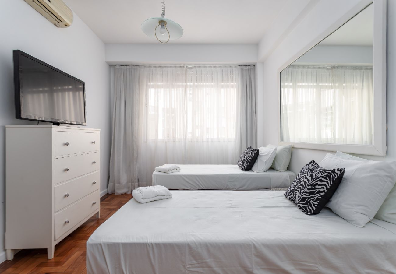 Apartamento en Rio de Janeiro - 2 minutes from Copacabana beach | A801