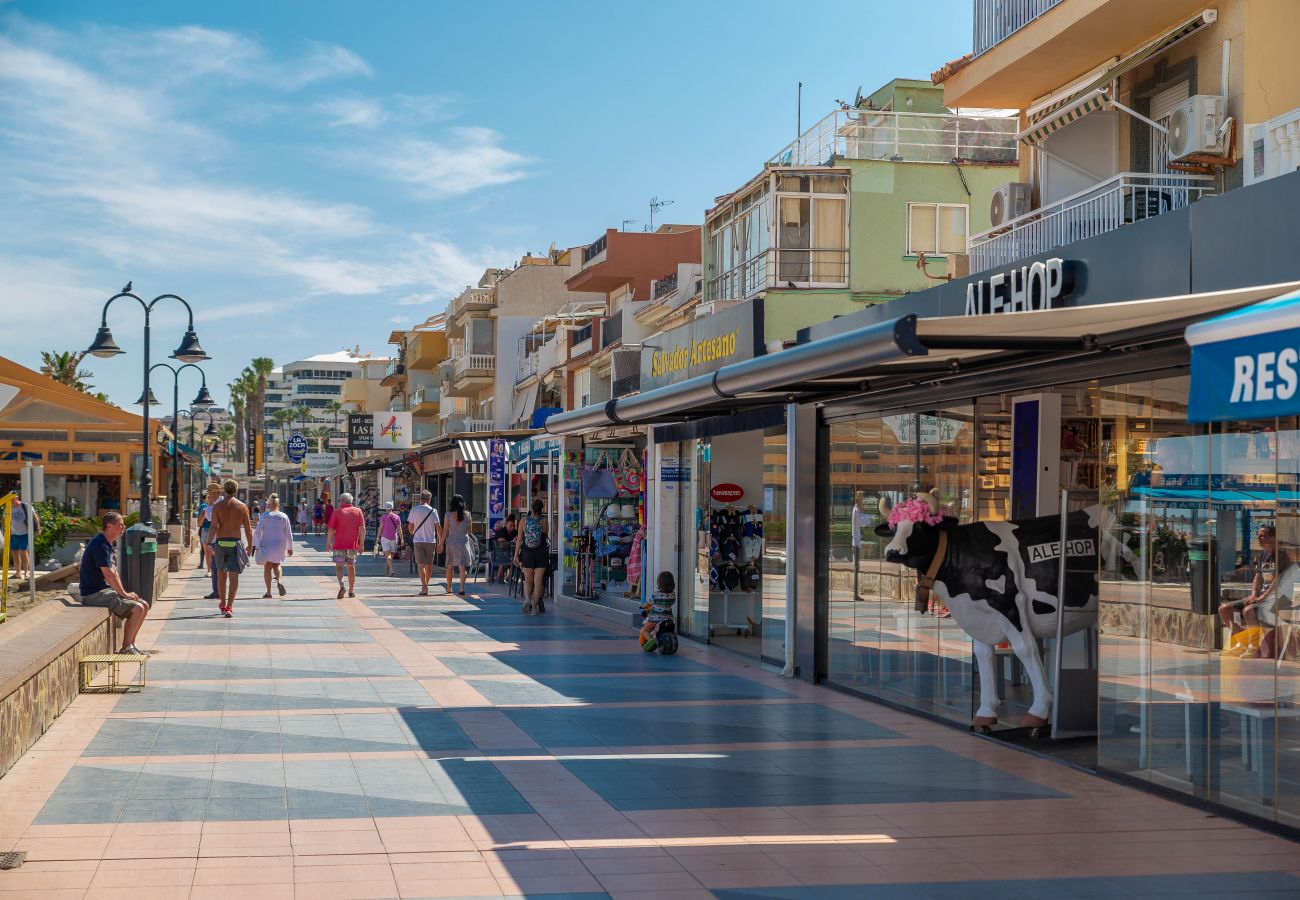 Estudio en Torremolinos - HomeForGuest Bright studio in La Carihuela near the beach Estudio en Torremolinos - HomeForGuest Bright studio in La Carihuela near the beach