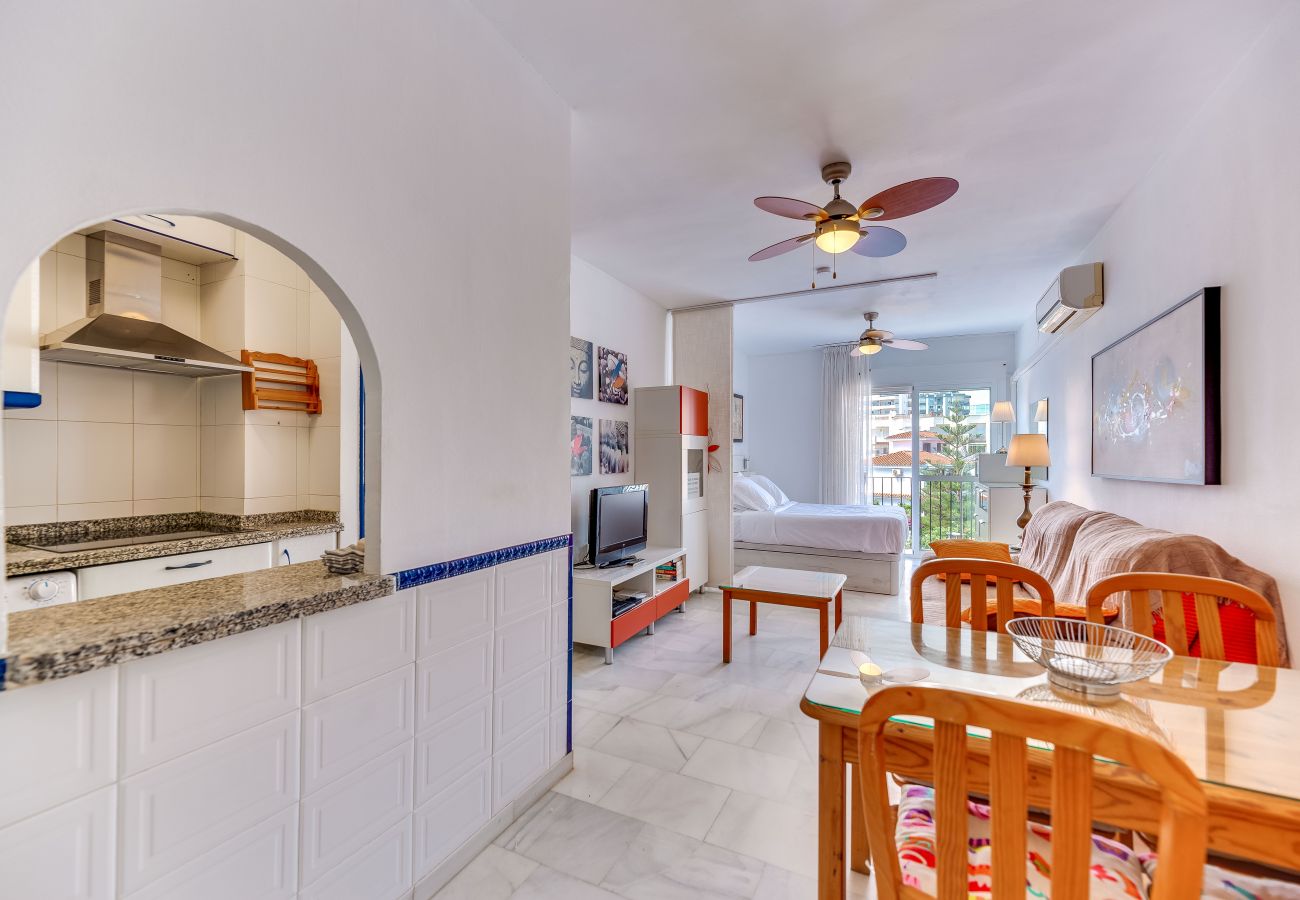 Estudio en Torremolinos - HomeForGuest Bright studio in La Carihuela near the beach Estudio en Torremolinos - HomeForGuest Bright studio in La Carihuela near the beach