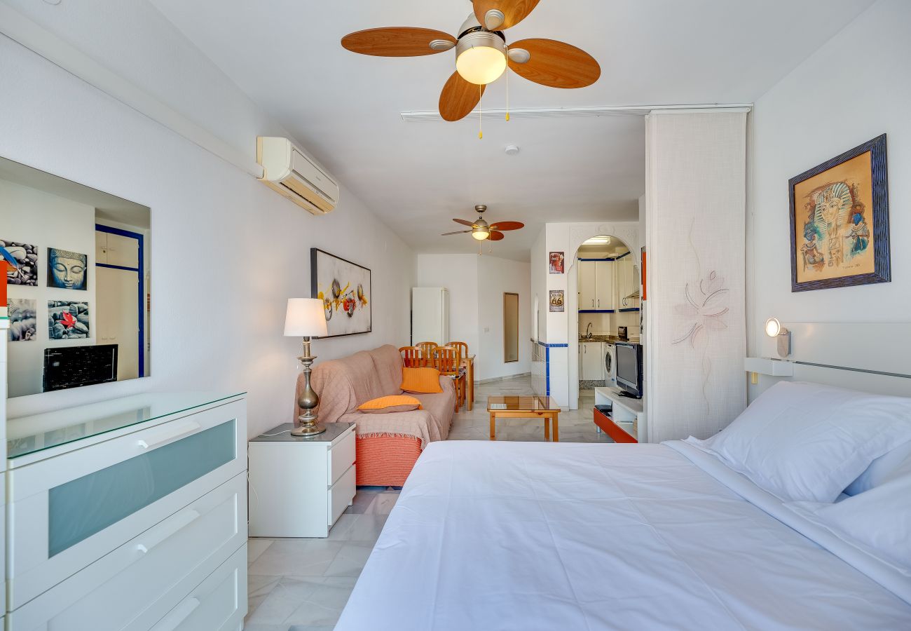 Estudio en Torremolinos - HomeForGuest Bright studio in La Carihuela near the beach Estudio en Torremolinos - HomeForGuest Bright studio in La Carihuela near the beach