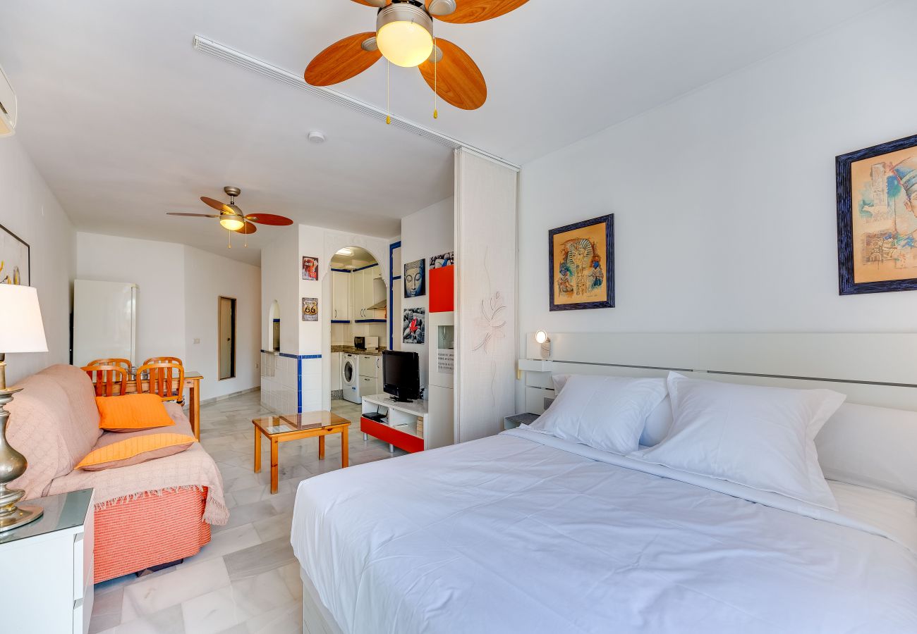 Estudio en Torremolinos - HomeForGuest Bright studio in La Carihuela near the beach Estudio en Torremolinos - HomeForGuest Bright studio in La Carihuela near the beach
