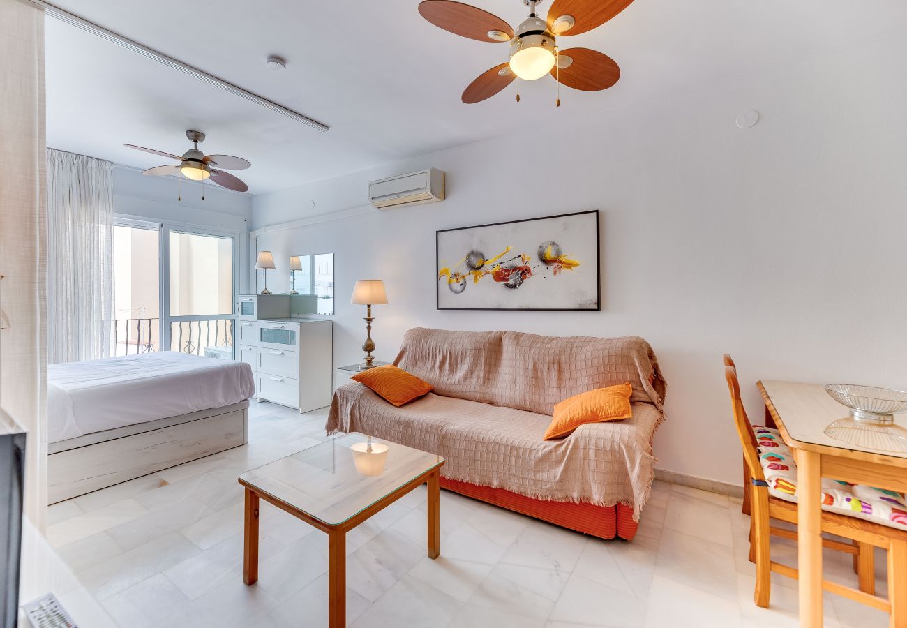 Estudio en Torremolinos - HomeForGuest Bright studio in La Carihuela near the beach Estudio en Torremolinos - HomeForGuest Bright studio in La Carihuela near the beach