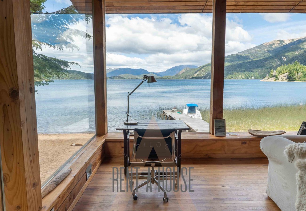 Casa en San Carlos de Bariloche - MORE11C - Espectacular casa sobre Lago Moreno ubicada en un lote de 7 hectáreas.