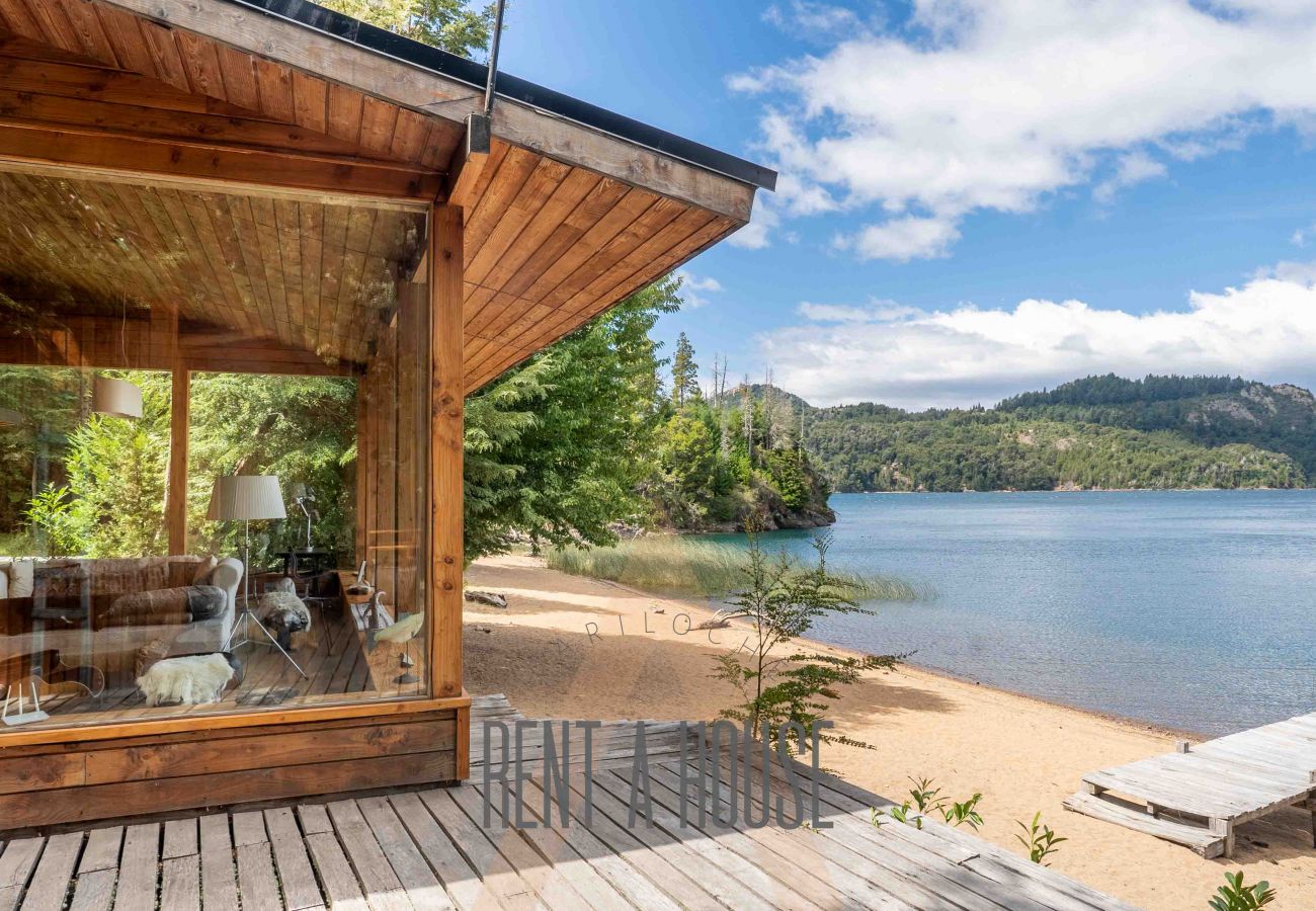 Casa en San Carlos de Bariloche - MORE11C - Espectacular casa sobre Lago Moreno ubicada en un lote de 7 hectáreas.