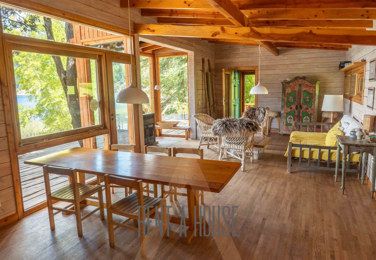 Casa en San Carlos de Bariloche - MORE11C - Espectacular casa sobre Lago Moreno ubicada en un lote de 7 hectáreas.