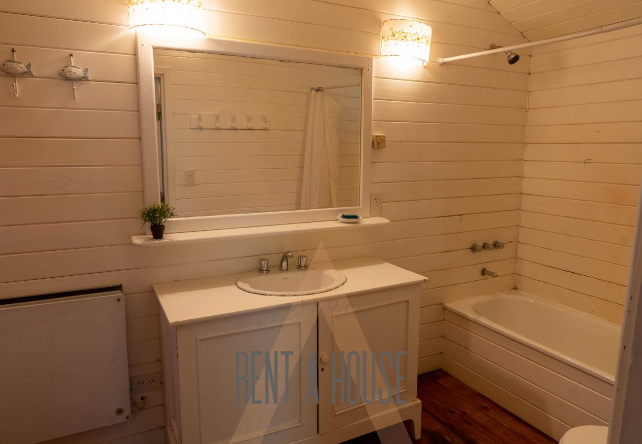 Casa en San Carlos de Bariloche - MORE11C - Espectacular casa sobre Lago Moreno ubicada en un lote de 7 hectáreas.