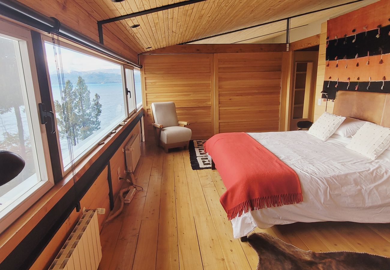 Casa en San Carlos de Bariloche - HUAPI36C - Moderna casa con vista panorámica y acceso al lago