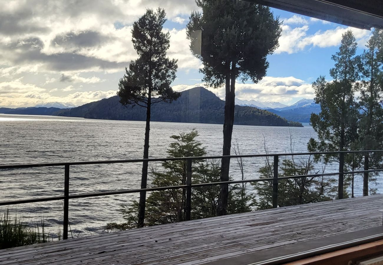 Casa en San Carlos de Bariloche - HUAPI36C - Moderna casa con vista panorámica y acceso al lago