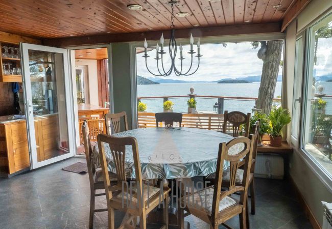 Casa en San Carlos de Bariloche - HUAPI05C | Lago, 4 Suites y Piscina Privada Casa en San Carlos de Bariloche - HUAPI05C | Lago, 4 Suites y Piscina Privada
