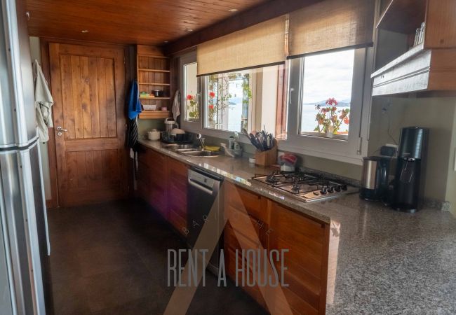 Casa en San Carlos de Bariloche - HUAPI05C | Lago, 4 Suites y Piscina Privada Casa en San Carlos de Bariloche - HUAPI05C | Lago, 4 Suites y Piscina Privada