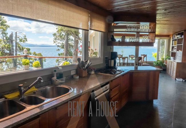 Casa en San Carlos de Bariloche - HUAPI05C | Lago, 4 Suites y Piscina Privada Casa en San Carlos de Bariloche - HUAPI05C | Lago, 4 Suites y Piscina Privada