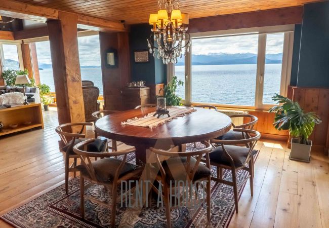 Casa en San Carlos de Bariloche - HUAPI05C | Lago, 4 Suites y Piscina Privada Casa en San Carlos de Bariloche - HUAPI05C | Lago, 4 Suites y Piscina Privada