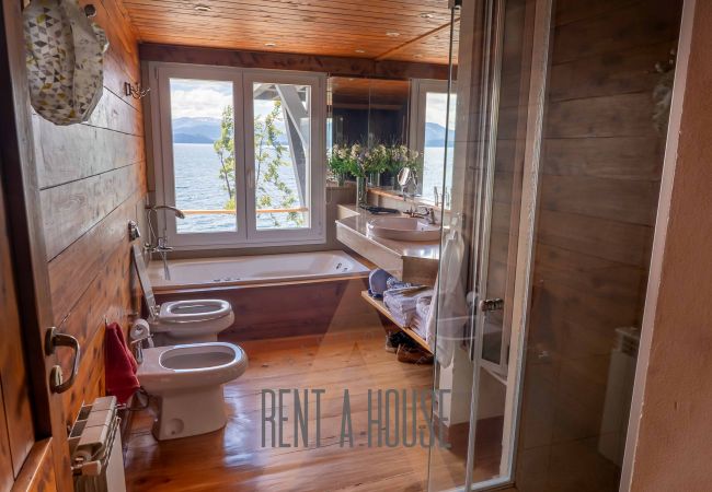 Casa en San Carlos de Bariloche - HUAPI05C | Lago, 4 Suites y Piscina Privada Casa en San Carlos de Bariloche - HUAPI05C | Lago, 4 Suites y Piscina Privada
