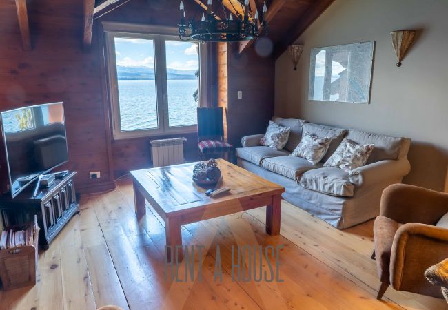 Casa en San Carlos de Bariloche - HUAPI05C | Lago, 4 Suites y Piscina Privada Casa en San Carlos de Bariloche - HUAPI05C | Lago, 4 Suites y Piscina Privada