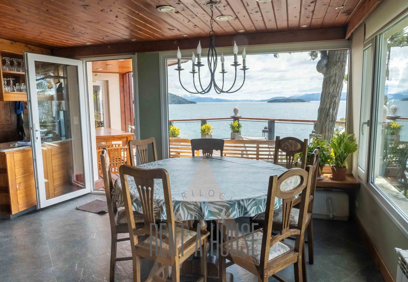 Casa en San Carlos de Bariloche - HUAPI05C | Lago, 4 Suites y Piscina Privada Casa en San Carlos de Bariloche - HUAPI05C | Lago, 4 Suites y Piscina Privada