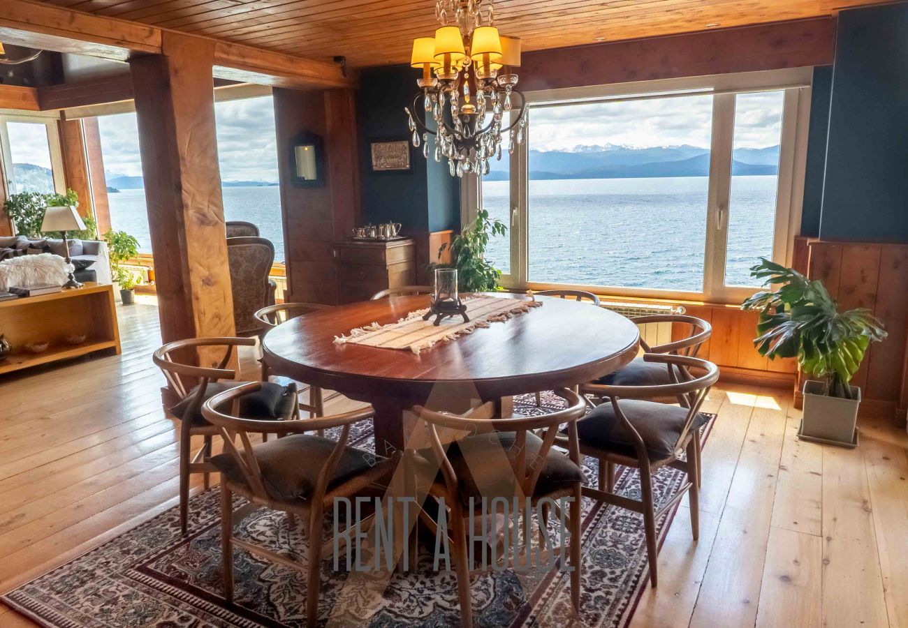 Casa en San Carlos de Bariloche - HUAPI05C | Lago, 4 Suites y Piscina Privada Casa en San Carlos de Bariloche - HUAPI05C | Lago, 4 Suites y Piscina Privada