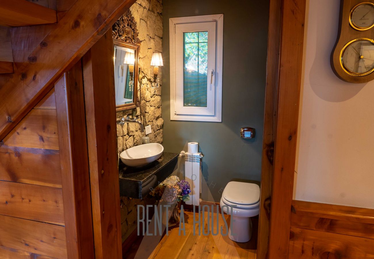 Casa en San Carlos de Bariloche - HUAPI05C | Lago, 4 Suites y Piscina Privada Casa en San Carlos de Bariloche - HUAPI05C | Lago, 4 Suites y Piscina Privada