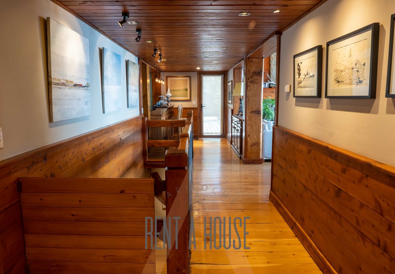 Casa en San Carlos de Bariloche - HUAPI05C | Lago, 4 Suites y Piscina Privada Casa en San Carlos de Bariloche - HUAPI05C | Lago, 4 Suites y Piscina Privada