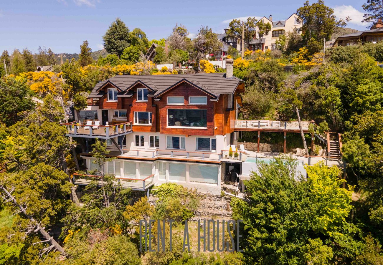 Casa en San Carlos de Bariloche - HUAPI05C | Lago, 4 Suites y Piscina Privada Casa en San Carlos de Bariloche - HUAPI05C | Lago, 4 Suites y Piscina Privada