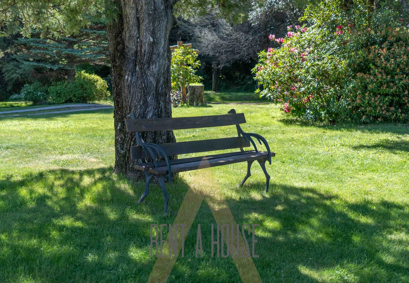Casa en San Carlos de Bariloche - HUAPI14C - Cálida casa con piscina exterior y costa, a orillas del Lago Nahuel Huapi.
