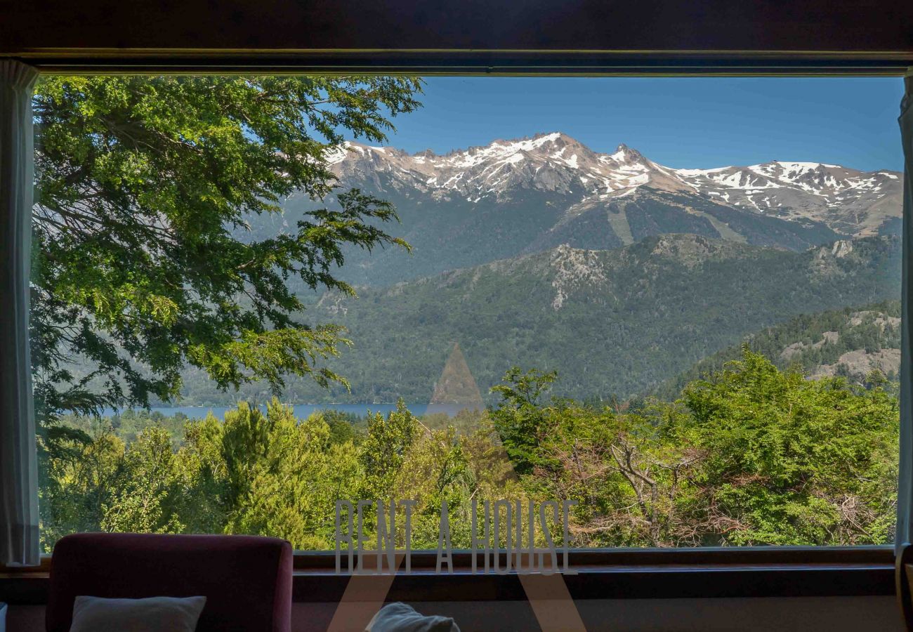 Casa en San Carlos de Bariloche - ARE02 CALIDA CASA EN ARELAUQUEN CON ESPECTACULAR VISTA AL CATEDRAL Y AL LAGO 