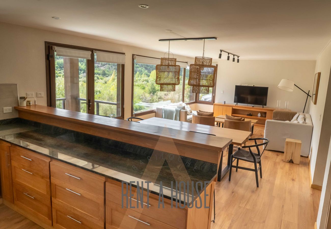 Apartamento en San Carlos de Bariloche - ARE30- Departamento luminoso y moderno en Arelauquen, con vista a las montañas y cancha de polo