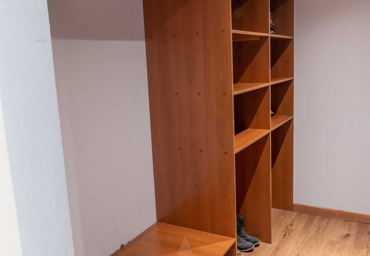 Apartamento en San Carlos de Bariloche - ARE30- Departamento luminoso y moderno en Arelauquen, con vista a las montañas y cancha de polo