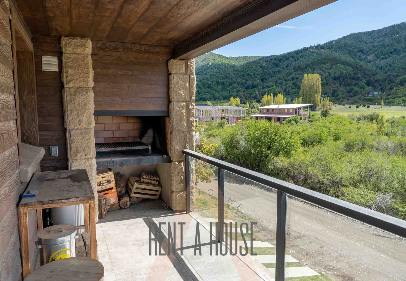 Apartamento en San Carlos de Bariloche - ARE30- Departamento luminoso y moderno en Arelauquen, con vista a las montañas y cancha de polo