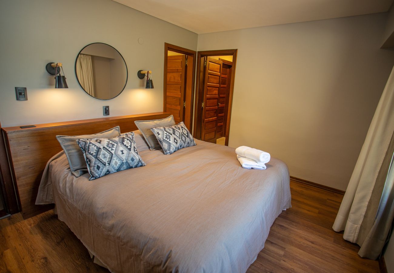 Casa en San Carlos de Bariloche - HUAPI08C Lindísima casa de una planta con costa sobre el Lago Nahuel Huapi