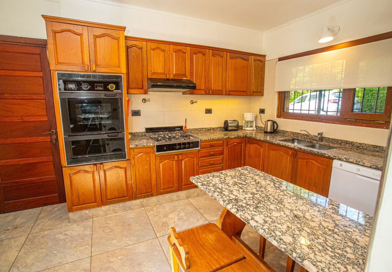 Casa en San Carlos de Bariloche - HUAPI08C Lindísima casa de una planta con costa sobre el Lago Nahuel Huapi