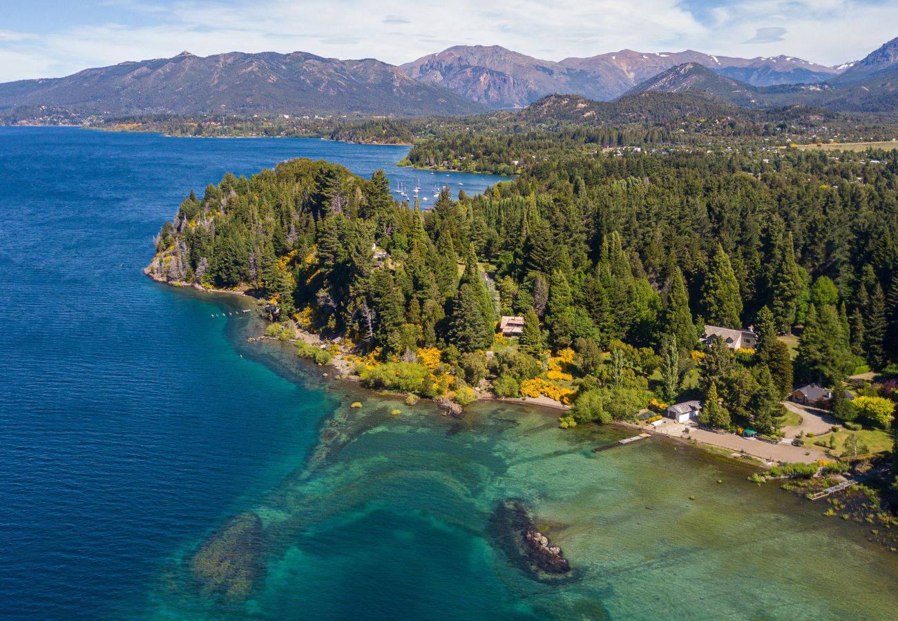 Casa en San Carlos de Bariloche - HUAPI08C Lindísima casa de una planta con costa sobre el Lago Nahuel Huapi