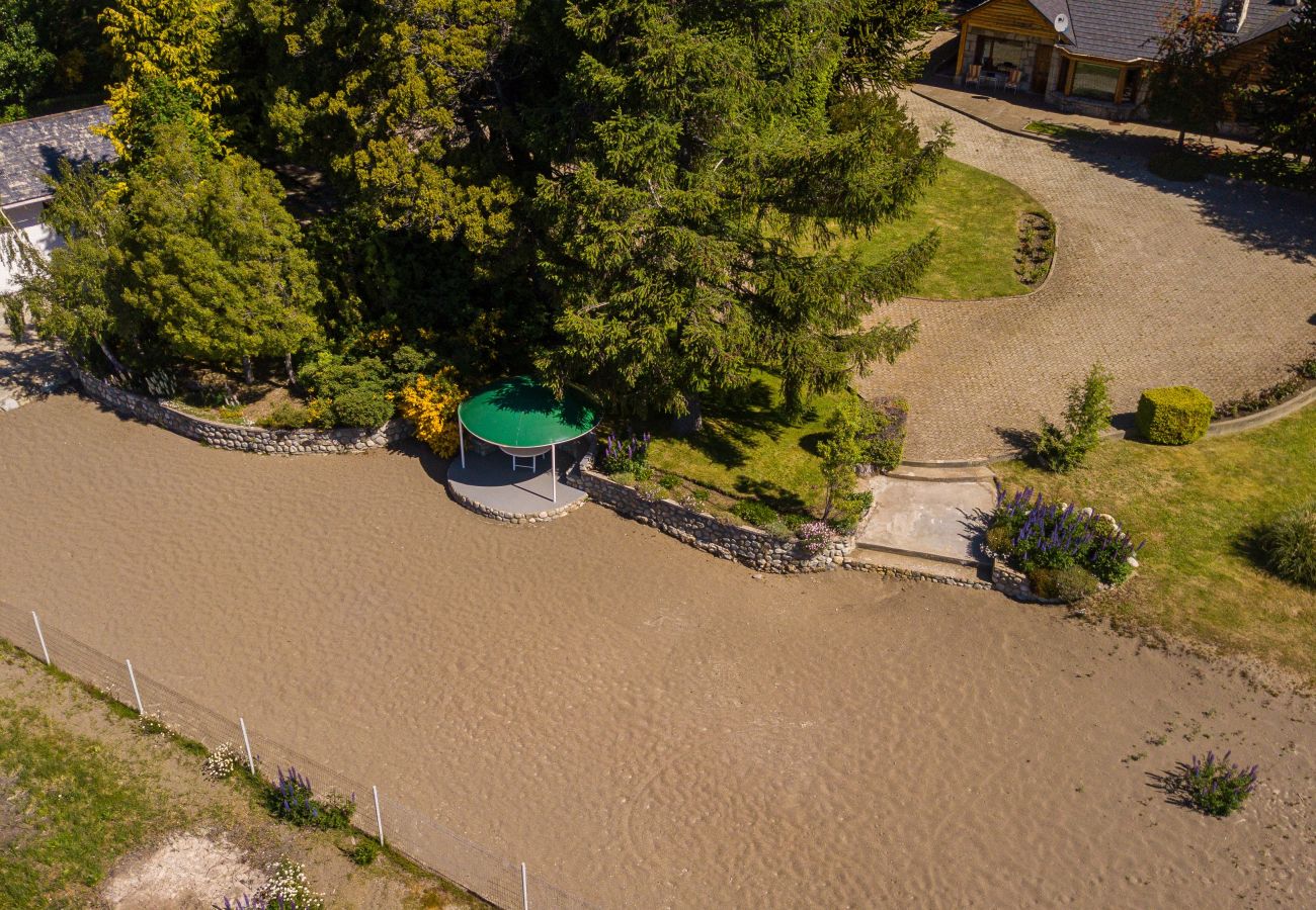 Casa en San Carlos de Bariloche - HUAPI08C Lindísima casa de una planta con costa sobre el Lago Nahuel Huapi