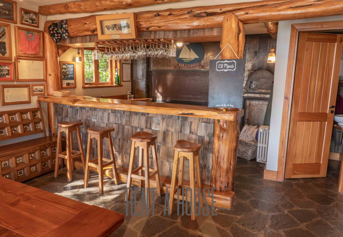 Casa en San Carlos de Bariloche - HUAPI17 Espectacular casa con amplio jardín y costa con muelle sobre el Lago Nahuel Huapi